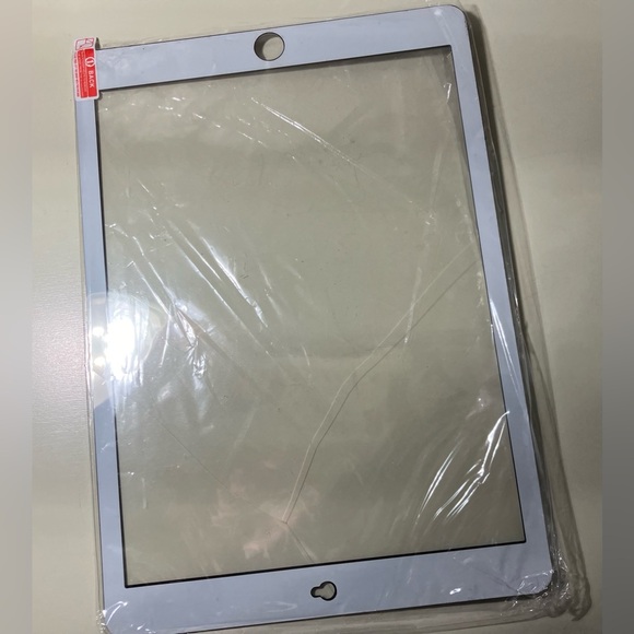 Ultra Thin Bluetooth iPad 9.7 inch Keyboard and Screen Protector - Picture 4 of 4
